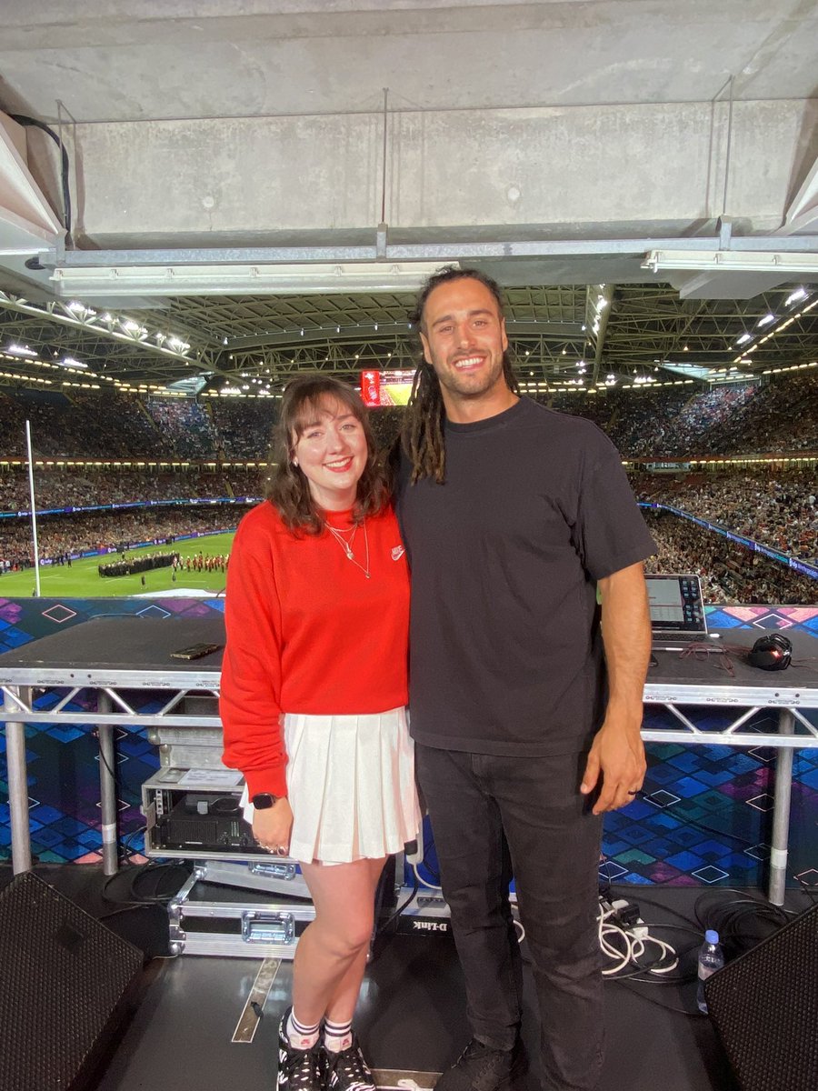 Jnavidi's tweet photo. A different type of match day 🎧🏴󠁧󠁢󠁷󠁬󠁳󠁿 https://t.co/fm07yLIXQK