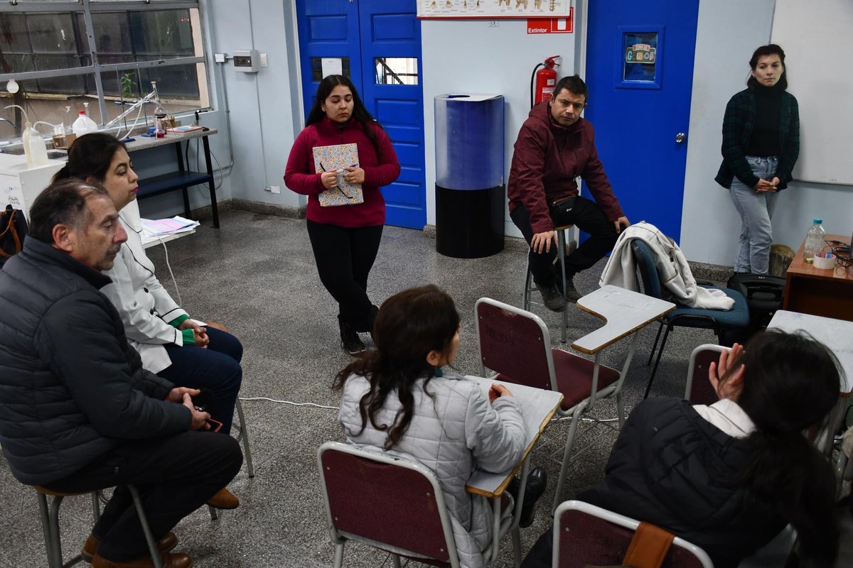 LiceodeCoronel's tweet photo. Comenzaron las primeras reuniones entre docentes de Ciencias y estudiantes del Liceo de Coronel A.S.M en colaboración con investigadores de la Universidad de Concepción, para trabajar en el proyecto científico OB-AGUA, el cual consiste en un estudio de este elemento natural. https://t.co/nwbFGMZm13