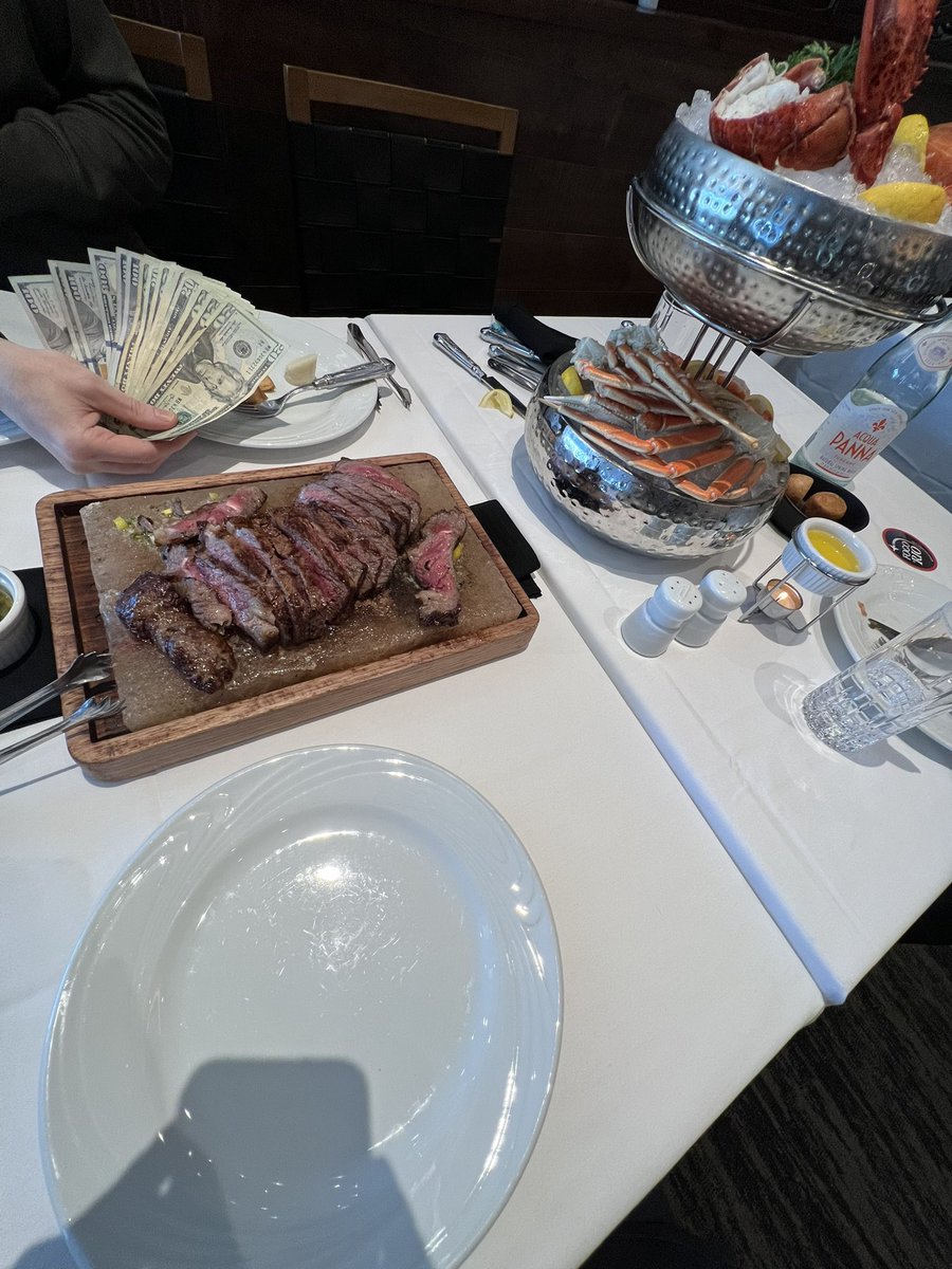 AlexanderGodly's tweet photo. I fucking love being me! If you can provide this level of service, hit the DMs https://t.co/lXviCSy2he