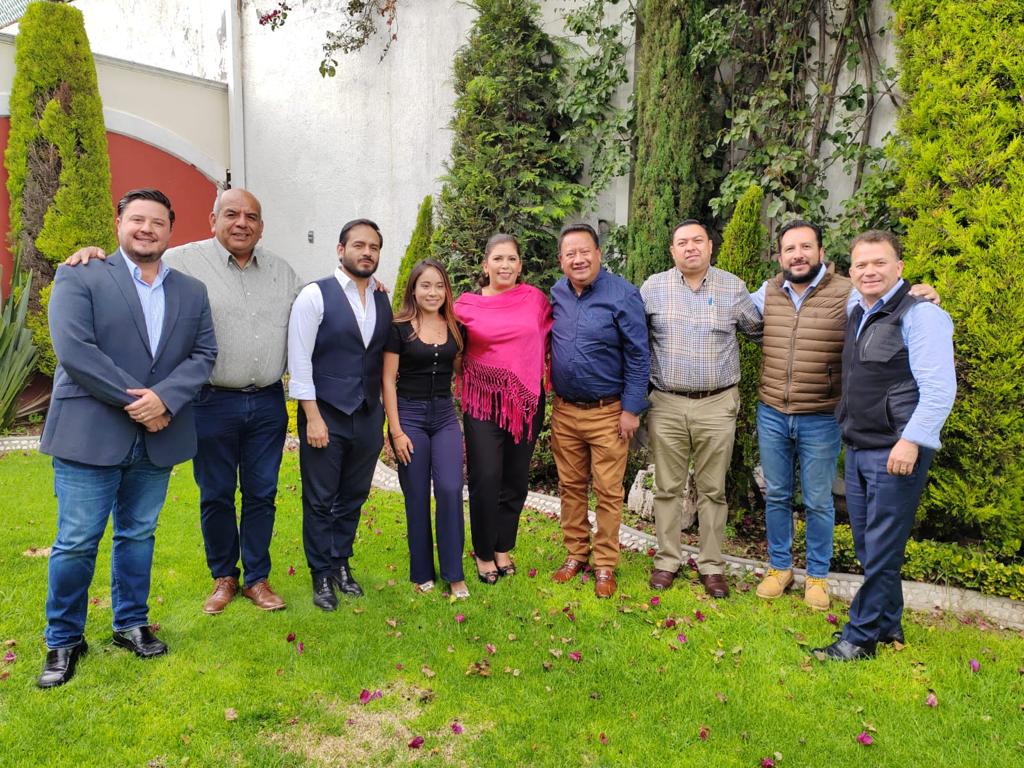 Bren_Alvarado's tweet photo. El día de hoy me reuní con compañeras y compañeros de la Subsecretaría de Desarrollo Regional Valle de Toluca. Coordinadores Regionales y Directores Generales, en conjunto para revisar los avances de nuestros programas sociales en la región y continuar forjando #FamiliasFuertes. https://t.co/DczXX2Gckt