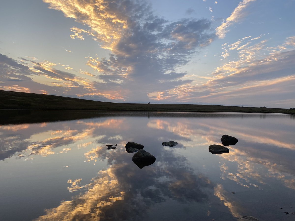 improvemydiet's tweet photo. It had been a while since visiting El Charco Alto 🥾
After work #ExerciseWalk 
#Sunset 
#MarsdenMoor https://t.co/Xm0KfemwP7