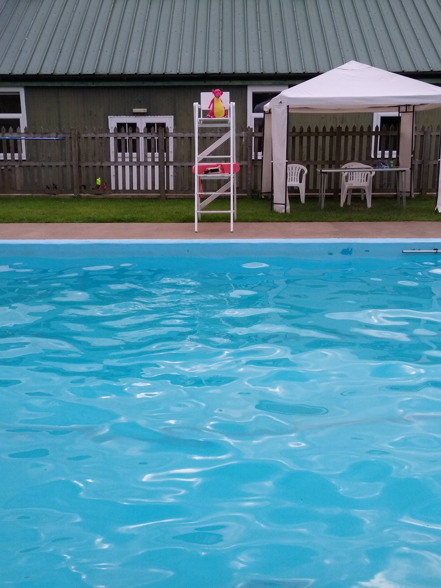 FriendsBaths's tweet photo. Our mascot Flame made a visit to this week's #FF - Askham #swimmingpool. A #community run heated outdoor pool surrounded by green space. It is completely reliant on #fundraising to keep the facility afloat 😉
#communitymatters #localfacility #outdoorpool #swim #penrith #Cumbria https://t.co/6v5KHBwu0O