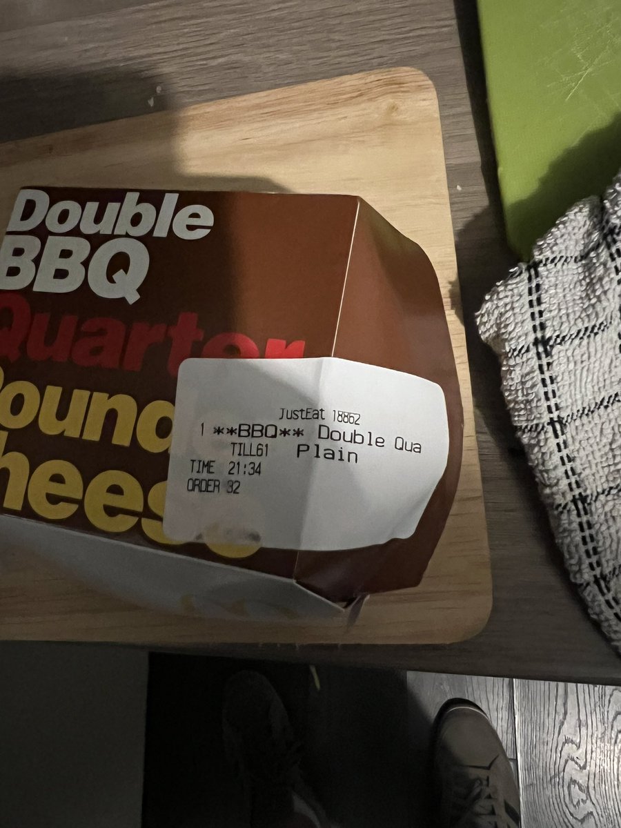 Bigandy1978's tweet photo. So @JustEatUK and @McDonaldsUK 
Just received my order from your Glasshoughton restaurant.
Please see the attached photos.
Firstly, that is supposed to be a medium fries🤷🏻‍♂️
Secondly, I’ve been sent a plain double quarter pounder despite not asking for it to be plain. Terrible https://t.co/7KDWSmE1PE