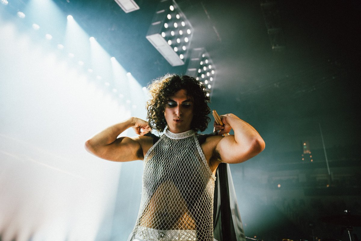 GretaVanFleet's tweet photo. Tonight, we bring the Starcatcher World Tour to a Los Angeles staple – @thekiaforum! Delighted to be back in the radiant City Of Angels. 

Tickets: https://t.co/3O3U4d45iM https://t.co/PnlzJeJ9M6