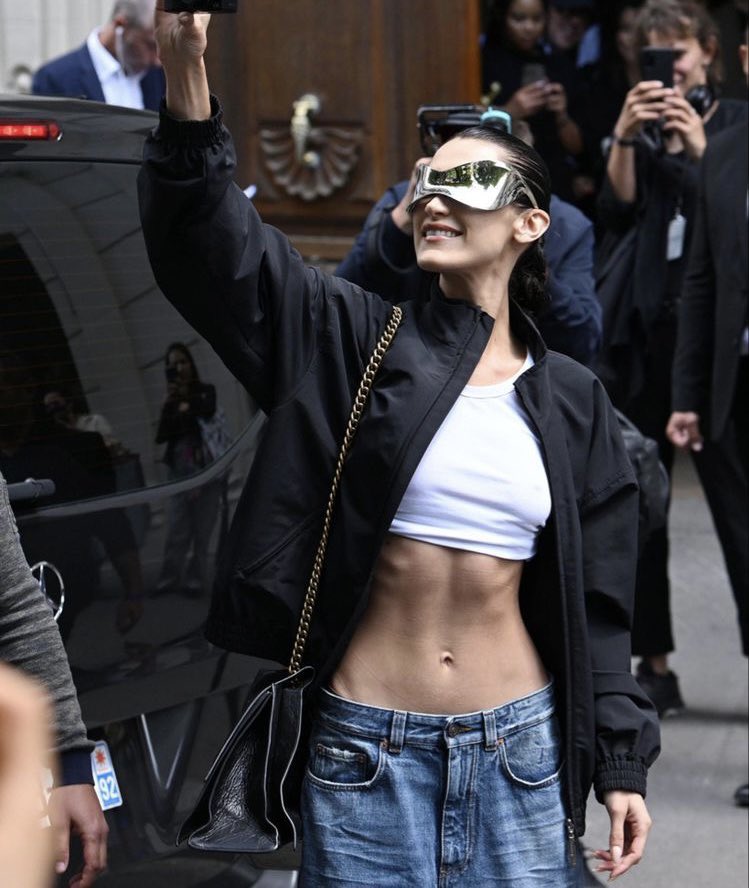 lthinspdiet's tweet photo. bella hadid before/after https://t.co/U0RXw6YL2Y