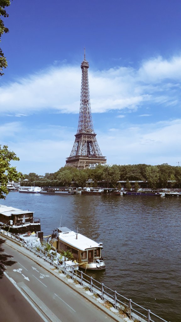Neroli51's tweet photo. Walking through Paris and they have put up a massive mobile phone mast. It's a bloody eyesore. https://t.co/fthdwHU6V8