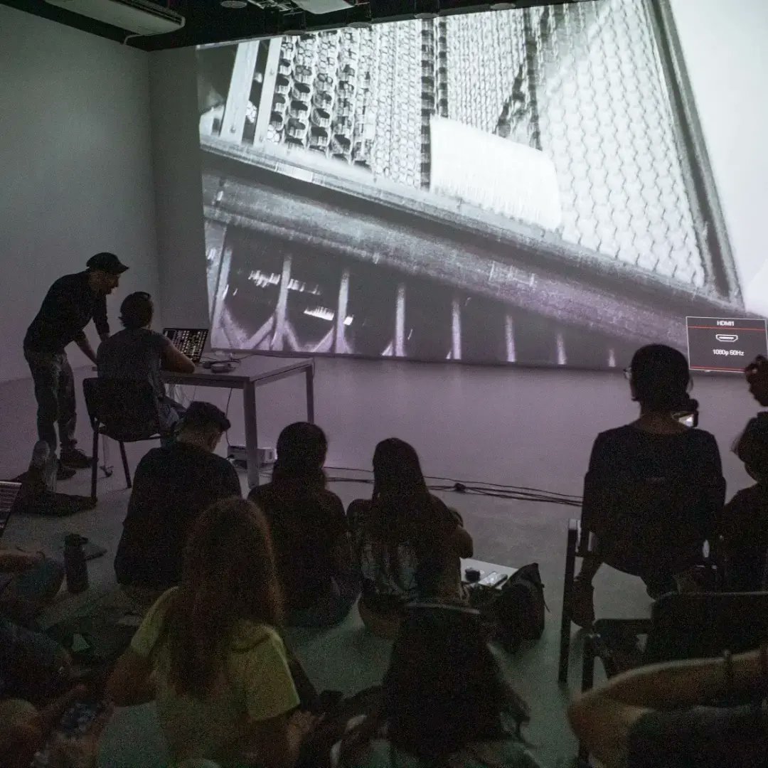 utditella's tweet image. #MediaLab 🌈🧠 Experiencias visuales inmersivas que nos transportan a otros mundos.

#DiseñoDiTella