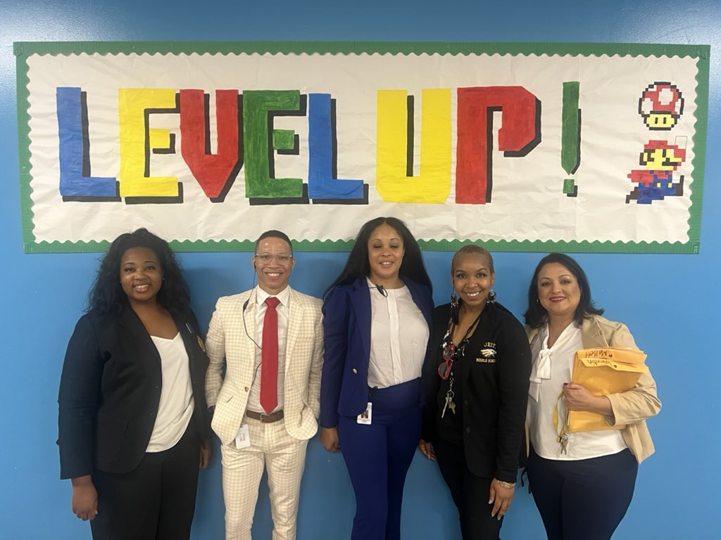 TrevorKWilliams's tweet photo. The first day of school has been AMAZING! All hands were on deck, even our building engineers were helping our scholars get to class on time! This year #LEVELUP is off to a great start! 
#ThisIsHowWeDueitt #LevelUp #EaglesSoar 🦅🔵🟡 @KDussette @slomelib @WIT_Watsun @SpringISD https://t.co/AQBnEV4Se7