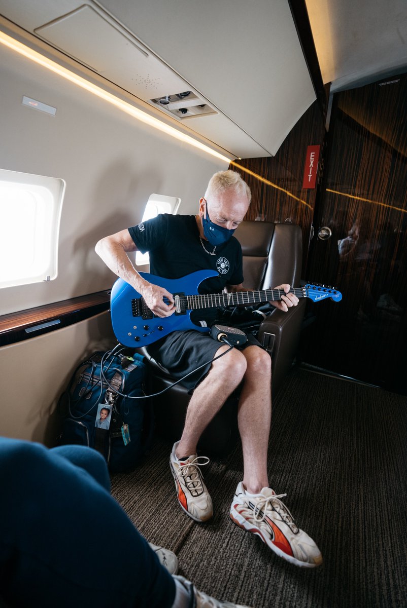 DefLeppard's tweet image. We just gotta fly 🚀 See you soon, Sturgis!! 🤘

📸 Ryan Sebastyan