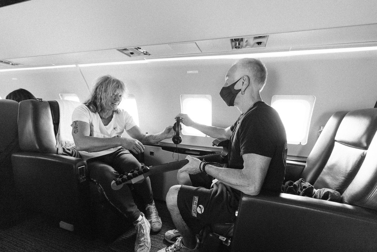 DefLeppard's tweet image. We just gotta fly 🚀 See you soon, Sturgis!! 🤘

📸 Ryan Sebastyan