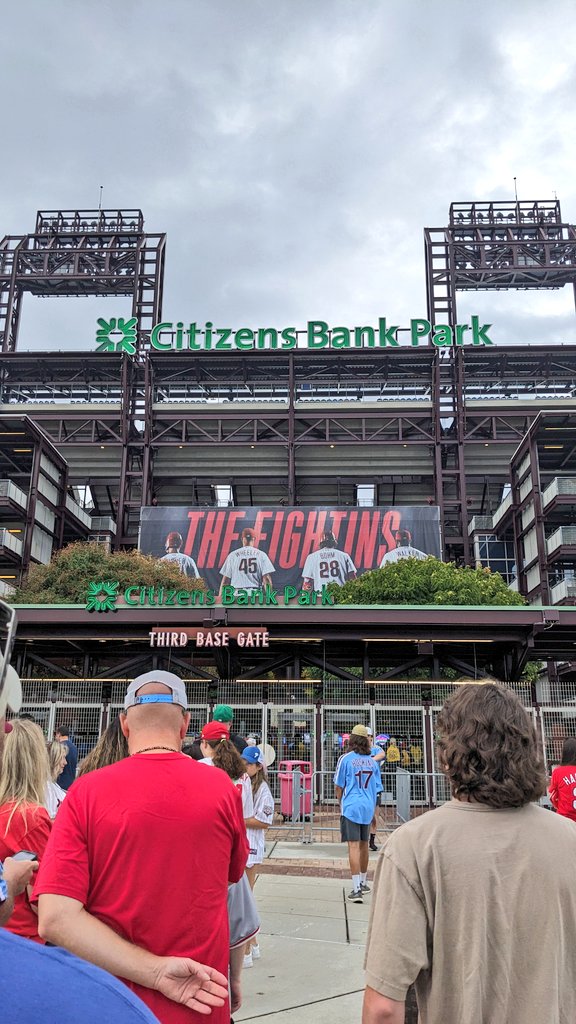 hillarykwiatek's tweet photo. We're talkin' about the Fightins. #powderblues #RingTheBell @Phillies https://t.co/T18DgVZHB3