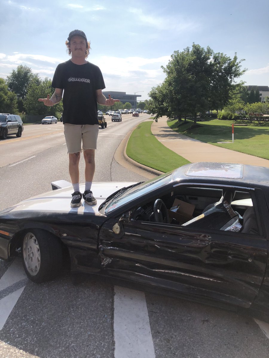 Scooter_Gentry's tweet photo. Old ahh bitch don’t know how to drive. Rip da hoopty https://t.co/MbjqKfAwx6