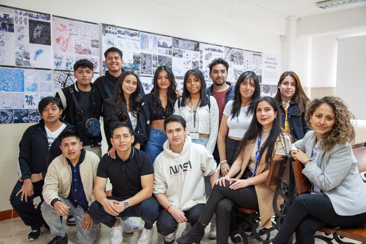 UTEoficial's tweet photo. #ComunicaciónUTE| ‘Archidesign Showcase’, fue el nombre del evento organizado por @ArquitecturaUte, donde se expuso los mejores trabajos de fin de semestre 📐👷‍♀️

Este encuentro permitió conocer los  procesos que se generan dentro de las aulas  ➡️ https://t.co/f3vF7yyZ45

#UTE https://t.co/mpYpu9XRCc