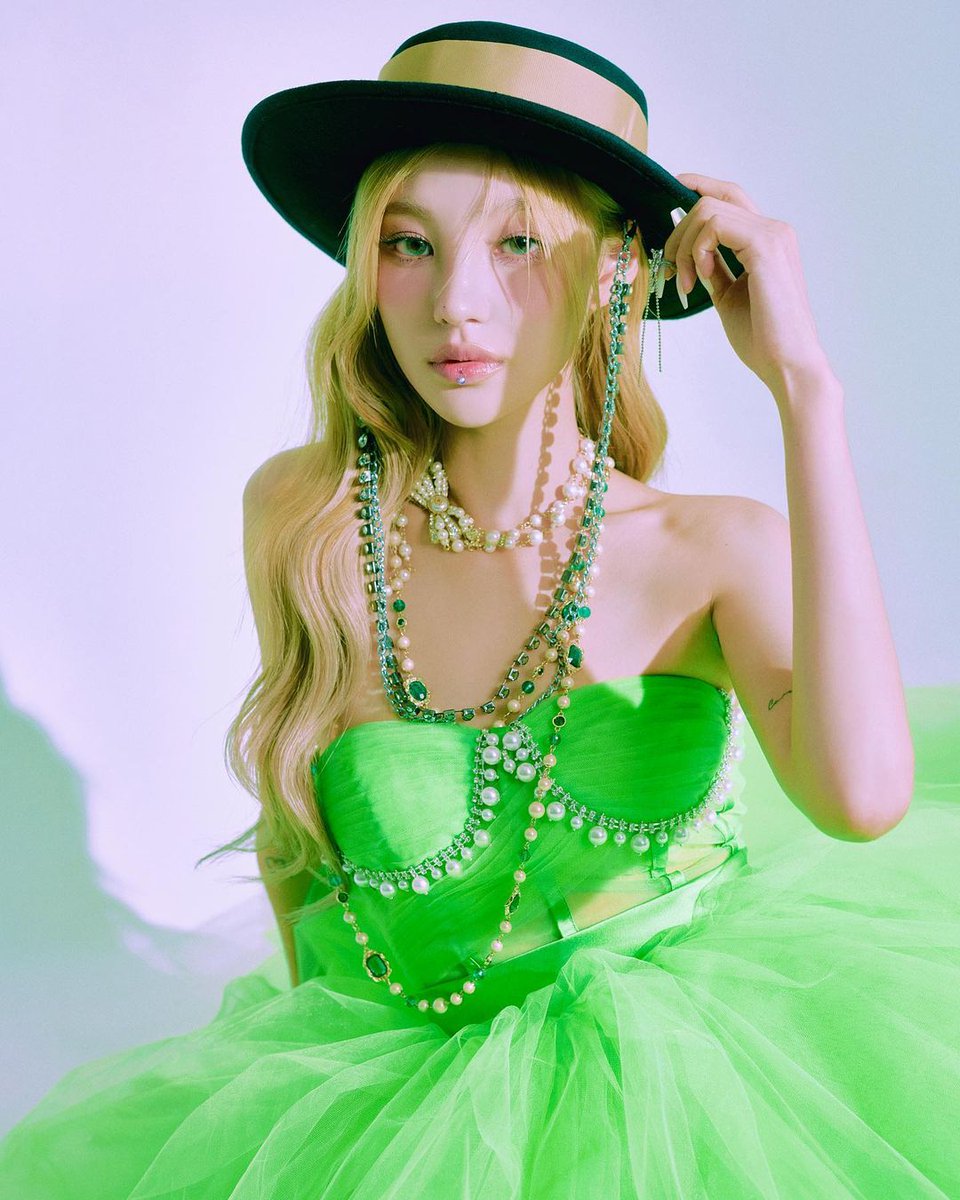limegreenidols's tweet photo. 💚 Beautiful Monster teasers
#heeo ; solo | #4ten (former) https://t.co/neWUt6EfdB