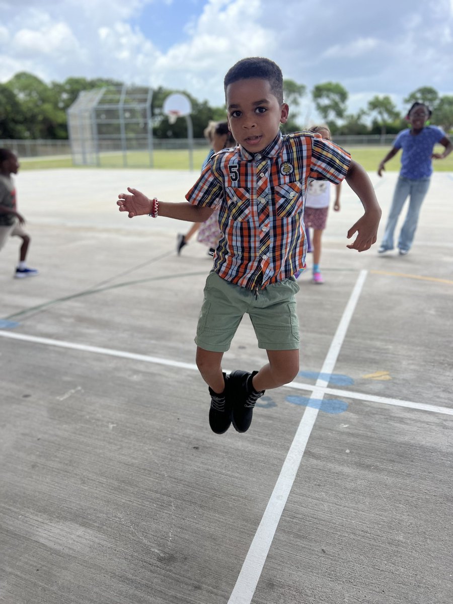 NicoleFullerTCS's tweet photo. Today in K-2 PE, we worked on moving our bodies in a shared space- keeping ourselves and others safe while staying in a designated area. The sun was shining as bright as these kids’ faces! Day 1 in the books! ☀️ https://t.co/Vuc5Jc0Q7y