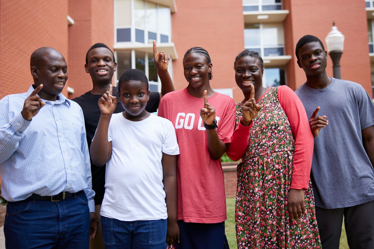UofOklahoma's tweet photo. #OUMoveIn23 is a wrap, and we're thrilled to welcome our incoming freshman class to campus!
Take a look at our online photo gallery that captures the excitement as students settle into their OU homes!
πΈ https://t.co/qUDwWGfAHt https://t.co/p0mzpXKl4u