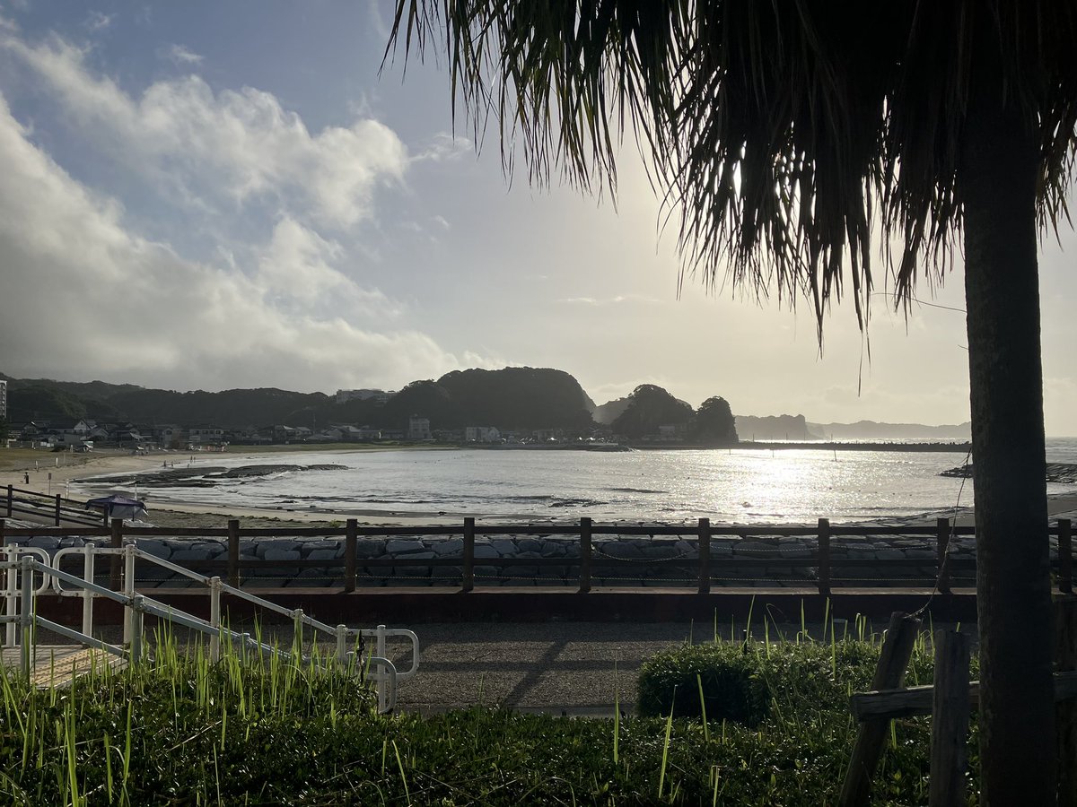 海。

Xでバズるとお金貰えるって聞きました。