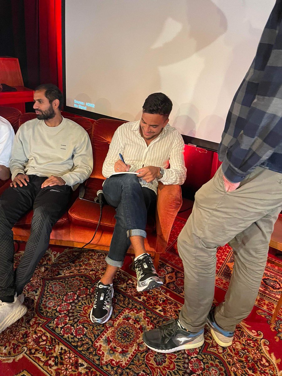 Live i Drammen✅

Sabla trivelig. Takk til alle som kom, Kinni Grewal, Sitamoja forlag og Drammen Kulturhus.

Og gratulerer til quizvinnere som husket Richard Dunne, Hasselbaink og Charlton.

Next: Oslo