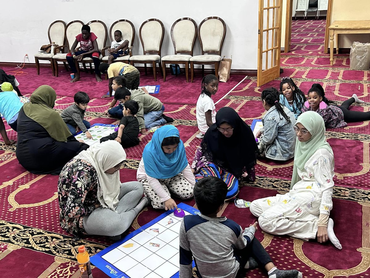 #PublicScholar #equitydiversityinclusion It was a lovely experience for me to run an awareness session for kids about online safety, with demonstration of automates technology,  in the Khadijah Islamic Centre,Montreal’s pioneering Islamic hub. #LetsTalksScience #ChildOnlineSafety