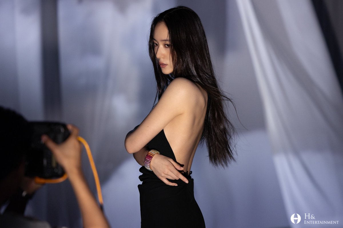 altvalorasoo's tweet photo. Krystal x Pomellato🤍 https://t.co/Cq4JBFDFTI