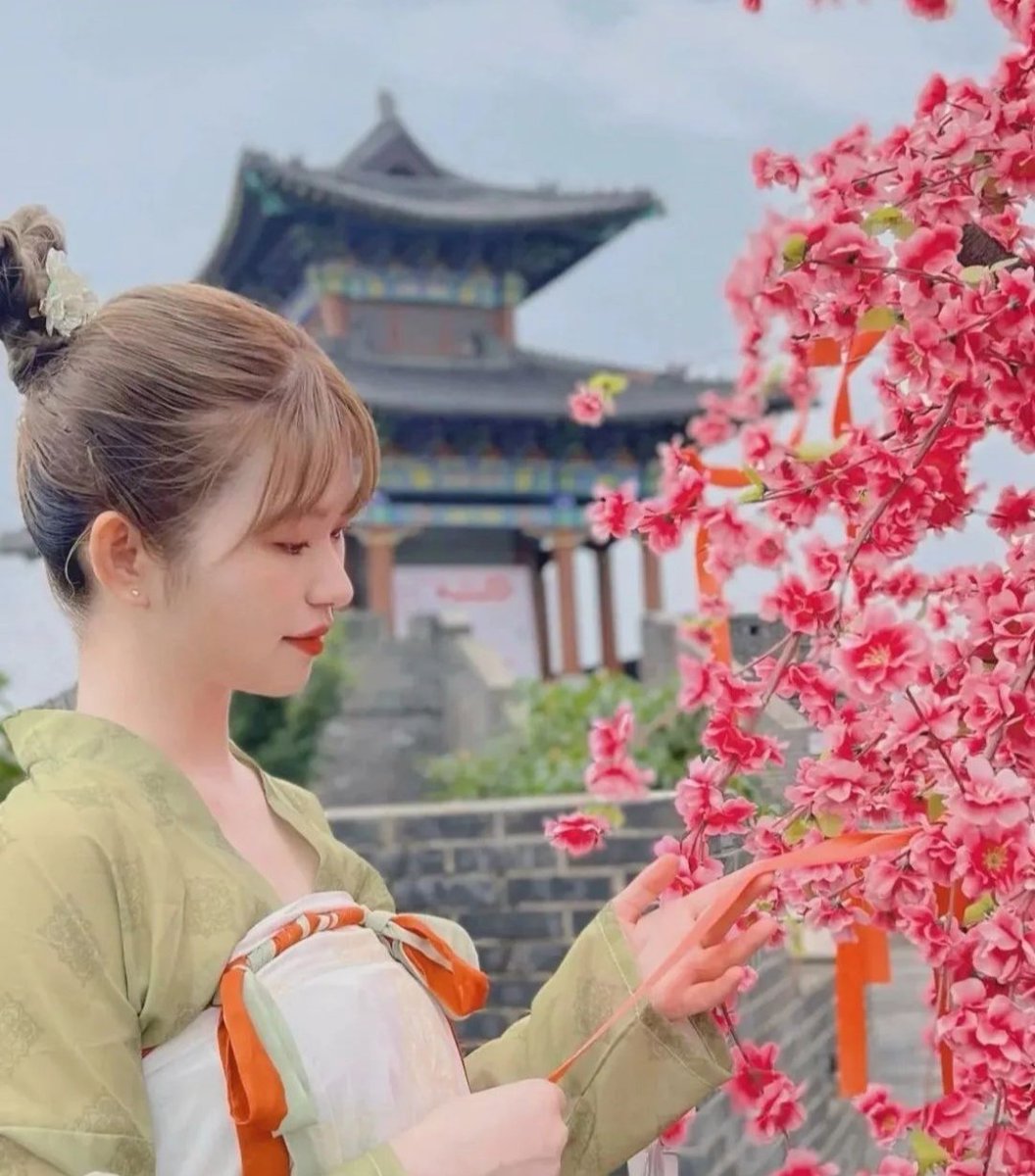 gzswdys's tweet photo. The beauty is more delicate than flowers. https://t.co/CjvPPAcW7f