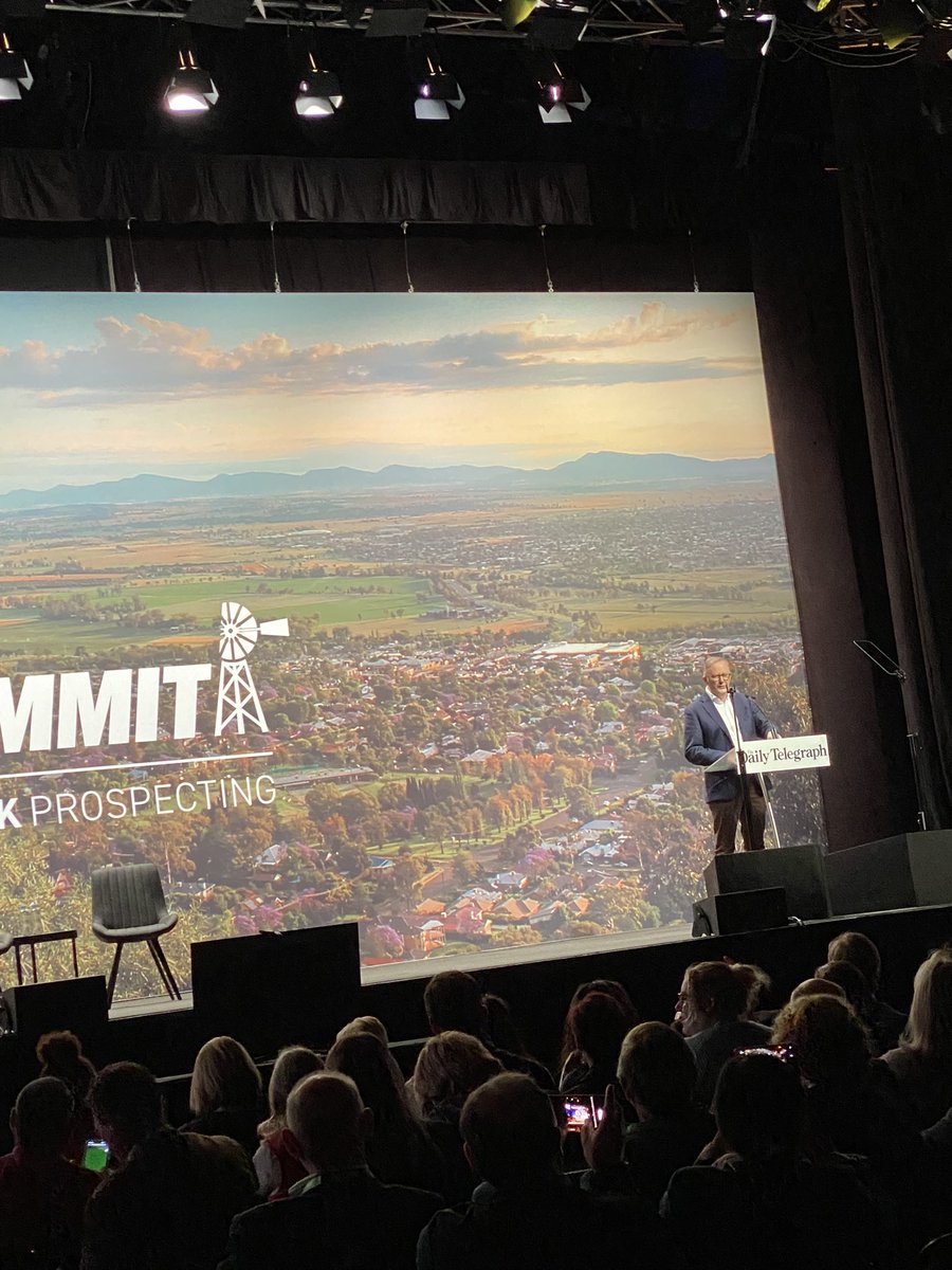 mark_sleiman's tweet photo. #tamworthnsw leading the way hosting the @dailytelegraph #bushsummit @TamworthCouncil here’s a pic of @AlboMP chatting to us https://t.co/PdhMdCAo2t