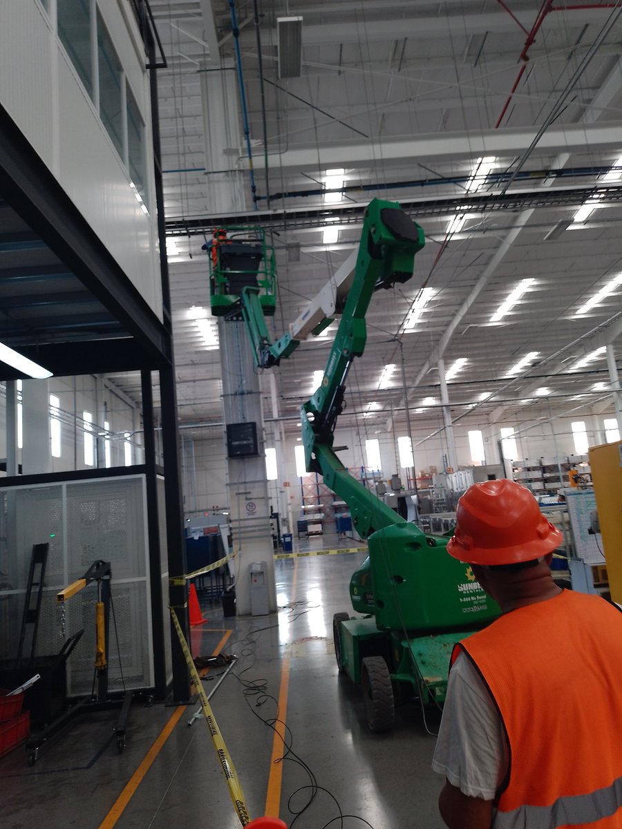 OEBAJIO's tweet photo. Suministro e Instalación de Fibra Óptica en Planta Industrial de #GTO #OEB https://t.co/6VDgw23YTi