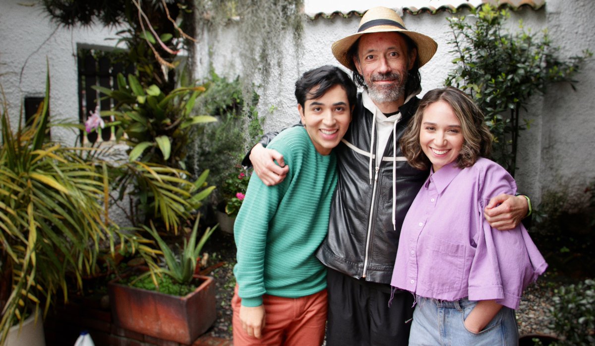 sircomediaprod's tweet photo. 🎬 BEHIND THE SCENES 🎥 Amamos que los actores puedan crear el universo al que los invitamos, desde su sensibilidad y verdad👁️
.
.
#Sircomediaprod #productora #comedia #production #shooting #cortometraje #shortfilm #cortometraje https://t.co/by8eXmos2s
