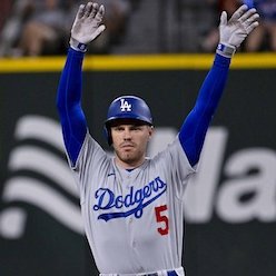 BleednblueJohn's tweet photo. Freddie doing the Freddie!!! #Dodgers💙 #DoubleMachine https://t.co/mwN4tHGp1m