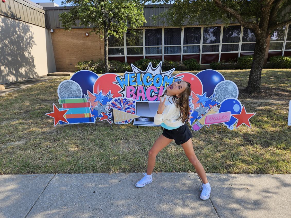 kanovimack's tweet photo. And here is Kya’s after 1st day school pictures… 😢 #5thgrader #5thGradeReady #lastyearofelementaryschool 😢 #miboogie #kyaliliana #sogrown #micorazón https://t.co/LgK5fNCe0p