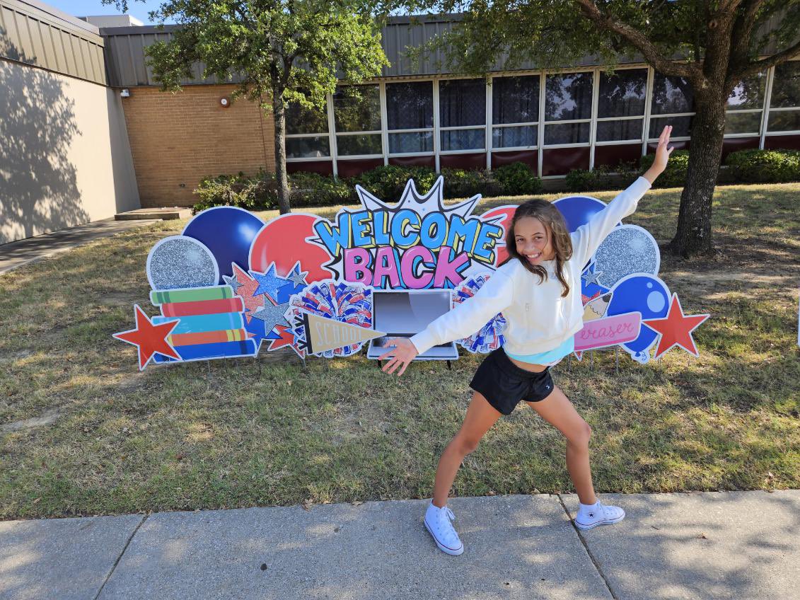 kanovimack's tweet photo. And here is Kya’s after 1st day school pictures… 😢 #5thgrader #5thGradeReady #lastyearofelementaryschool 😢 #miboogie #kyaliliana #sogrown #micorazón https://t.co/LgK5fNCe0p