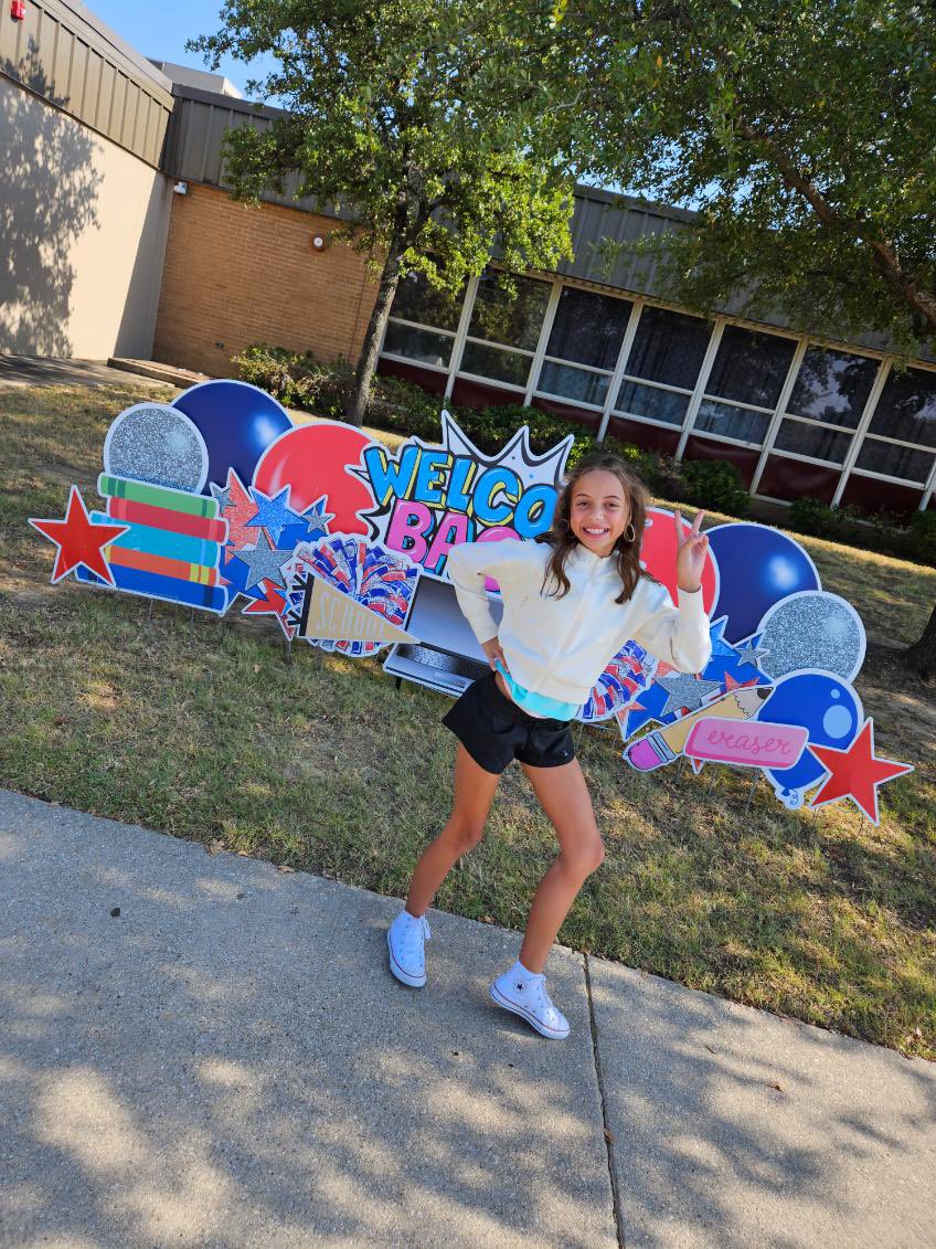 kanovimack's tweet photo. And here is Kya’s after 1st day school pictures… 😢 #5thgrader #5thGradeReady #lastyearofelementaryschool 😢 #miboogie #kyaliliana #sogrown #micorazón https://t.co/LgK5fNCe0p