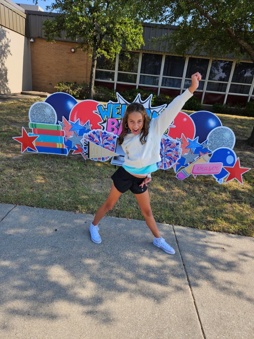kanovimack's tweet photo. And here is Kya’s after 1st day school pictures… 😢 #5thgrader #5thGradeReady #lastyearofelementaryschool 😢 #miboogie #kyaliliana #sogrown #micorazón https://t.co/LgK5fNCe0p