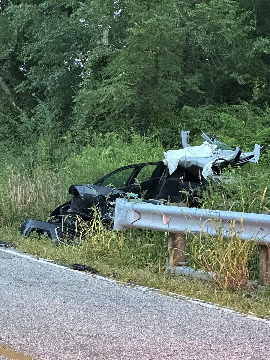 JoJo_6040's tweet image. Sunday evening my sister was in a head on crash. She had to be cut out of her car and air cared. She has a multitude of serious injuries and has already had 3 surgeries. Another one is possible tmrw. Julie needs some prayers  🙏🙏🙏😢