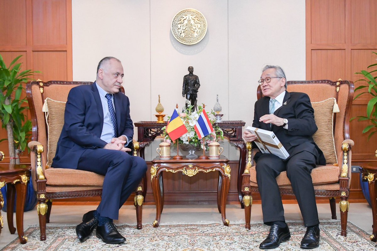MFAThai's tweet photo. Amb. Bogdan Badea #Romania 🇷🇴 @RoEmbThailand bid farewell to DPM/FM Don 🇹🇭 on completion of tenure. Both sides exchanged views on global issues, esp. impact of #COVID19 &amp; role of #youth in society 🤝🌏✨. (9 Aug 23) https://t.co/MyhuOi8nTU