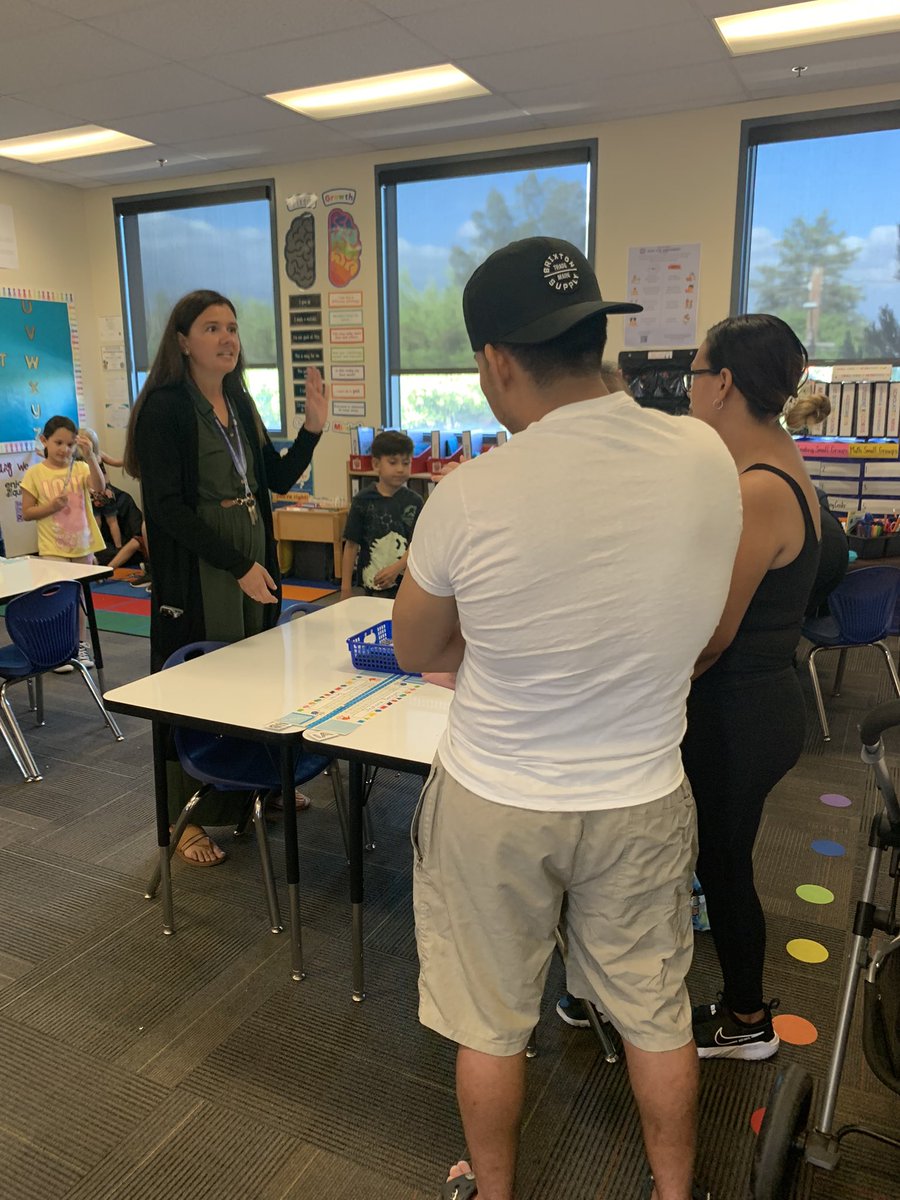 DanaJamison7's tweet photo. @MuscoyE 
We had a wonderful Back to School Night! So many parents came to meet our teachers and see all the fun and exciting things that their child/ren has been doing the first two-weeks of school. Lots of smiling faces and cookies 😀😀 https://t.co/CcWsHhAcw9