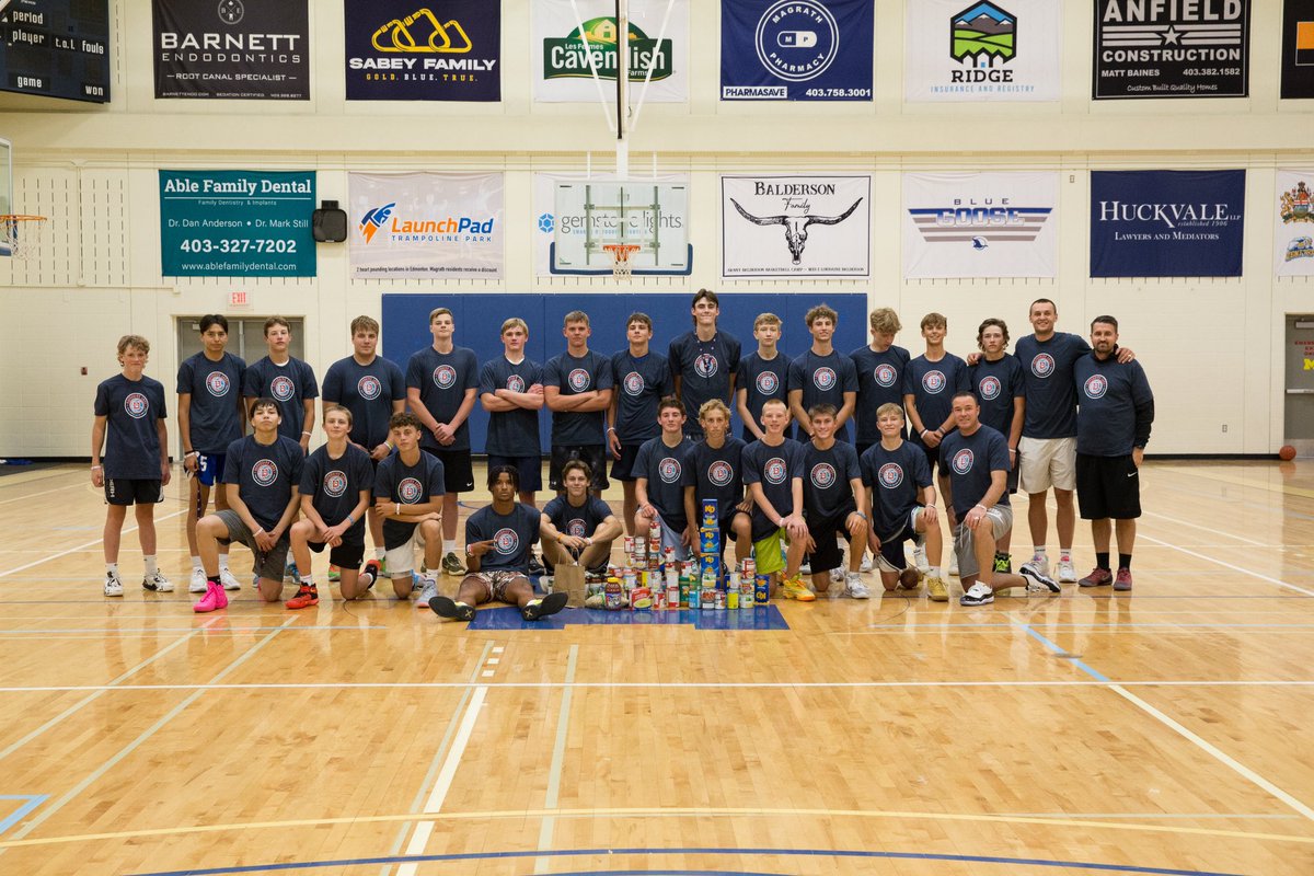 collinsworth55's tweet photo. Had such a great time at our @DefensiveLove camp in Alberta Canada at Magrath High School. Thanks coach @csteed for setting this up! Can’t wait for next year! https://t.co/RObK7Obz0H