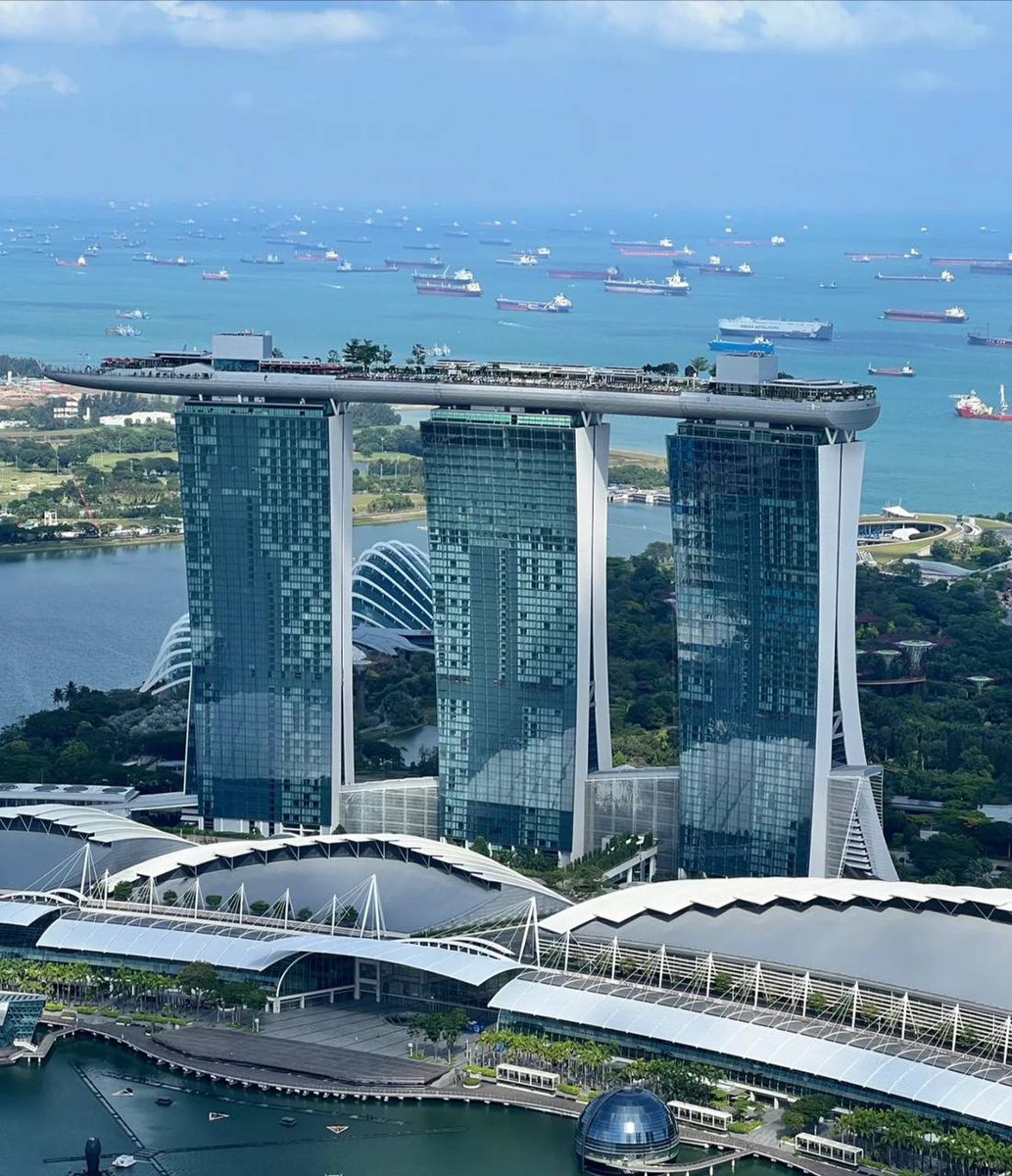 Do not sigh for the past! We are on the road of life, the best way is to look forward, not backward.