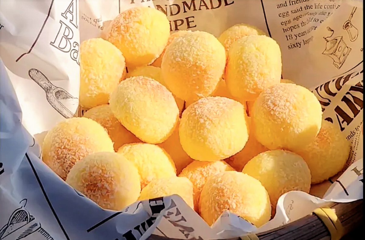 LetChinese's tweet image. The perfect coconut macaroons are soft and chewy inside and crisp and golden outside. They also keep well for days, making them the ideal weekend cookie to bake or give away. Have a good rest of your day!!! 😆😆😆#chinesefood #macaroons #Foodie #yummy