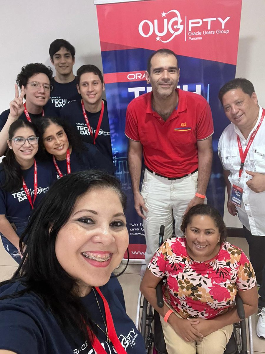 OUGPanama's tweet photo. Todo es posible gracias al trabajo en equipo! El staff del Oracle Tech Day unidos por brindar un evento de altura.  Felicitaciones a @yamirethbatista líder del equipo. @edgard_sanchez @kivi38 @Musikrtepty @humber3112 Los millenials sin twitter:Brian, Gustavo, Angélica, y José https://t.co/tPylHVv0fn