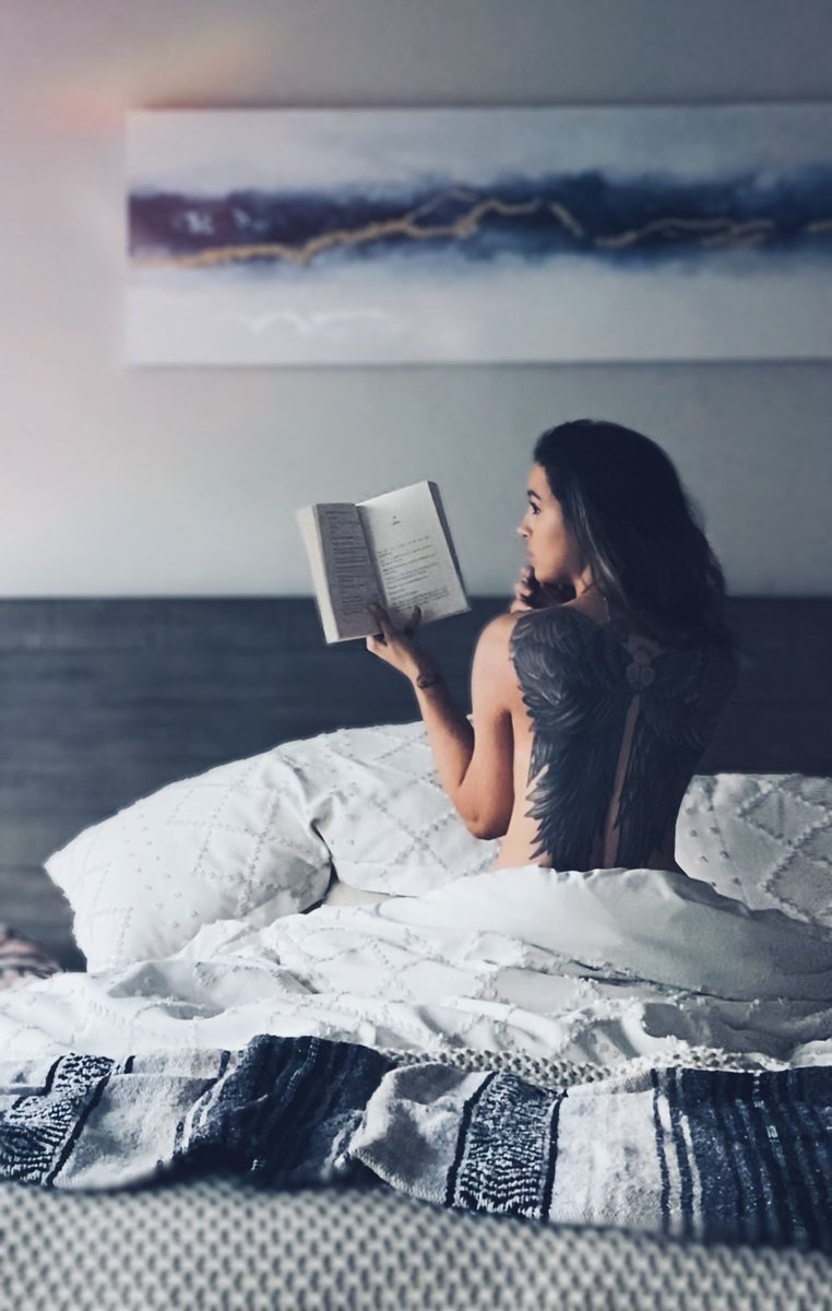 AllistersReads's tweet photo. She reads where she’s comfy, but she’s comfy where she reads 📚 https://t.co/weN1rQfeLi