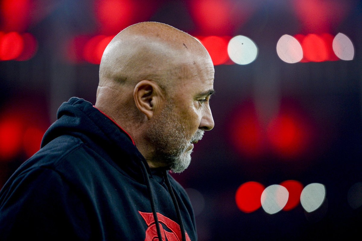 "Eu estou dizendo desde o dia em que ele chegou: Sampaoli é um perdedor! O Flamengo não nasceu para um esquema posicional, e com 30 escalações diferentes em 30 jogos. Sampaoli, para você, já deu!"

🎙️ Galvão Bueno.
📸 Reprodução | Marcelo Cortes/Flamengo