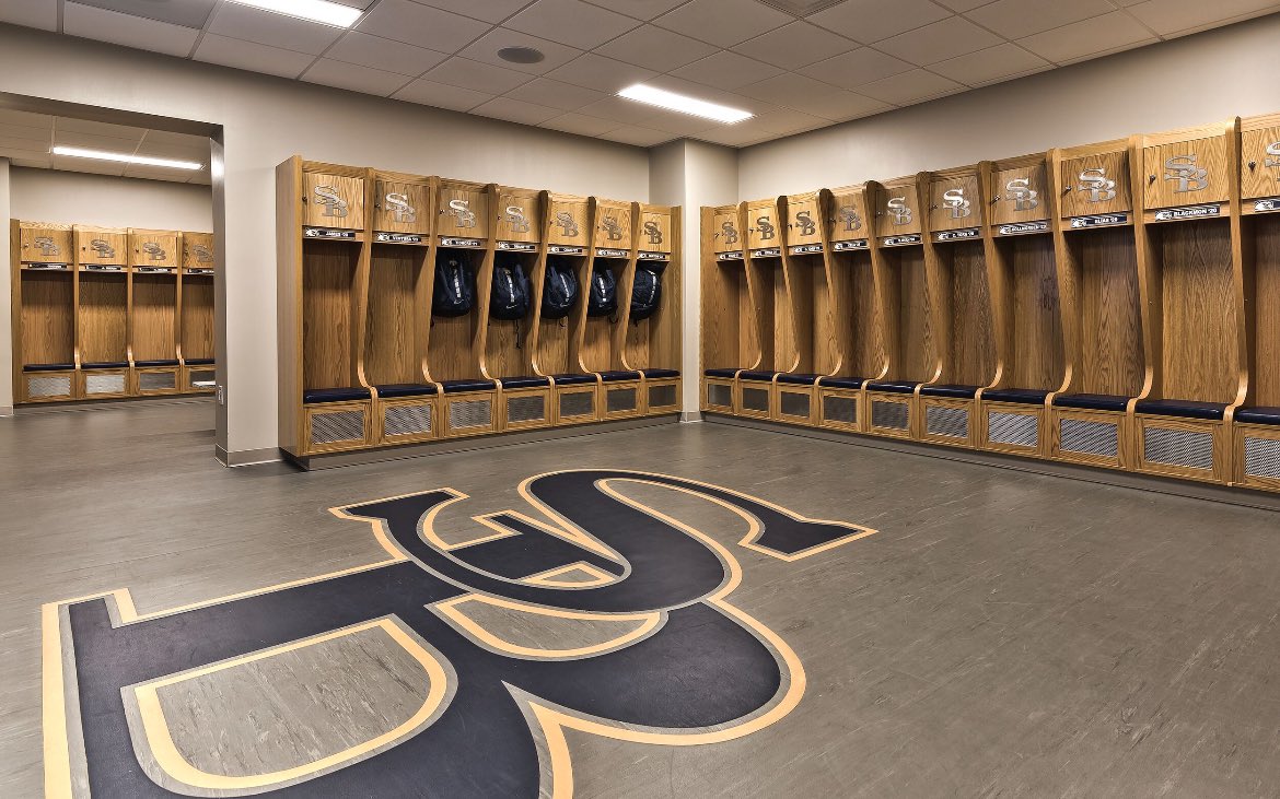 mawalker_MPCAD's tweet photo. Thank you @RFS_Sports for stopping by campus today to check in. 

Here at @SBS_Athletics we are still loving our dressing room spaces and wood floors! Y’all do great work! 👏🏽👏🏽 https://t.co/plWpsRF2J8
