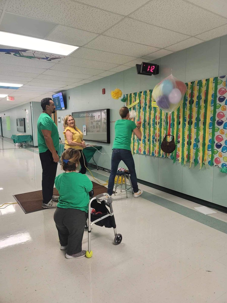 ScalanArtRoom's tweet photo. Best team ever &amp; best photo booth ever! Teamwork! Coach shopped, I delegated &amp; designed &amp; Coach &amp; Carter put it all together! Photo booth team challenge today! Click ❤️!  @GattisRRISD @RoundRockISD @HafedhAzaiez @GattisGatorsPTA @CedarRidgeHigh @nancy_ag2000 #welcometogatorland https://t.co/zmXvHjfueF