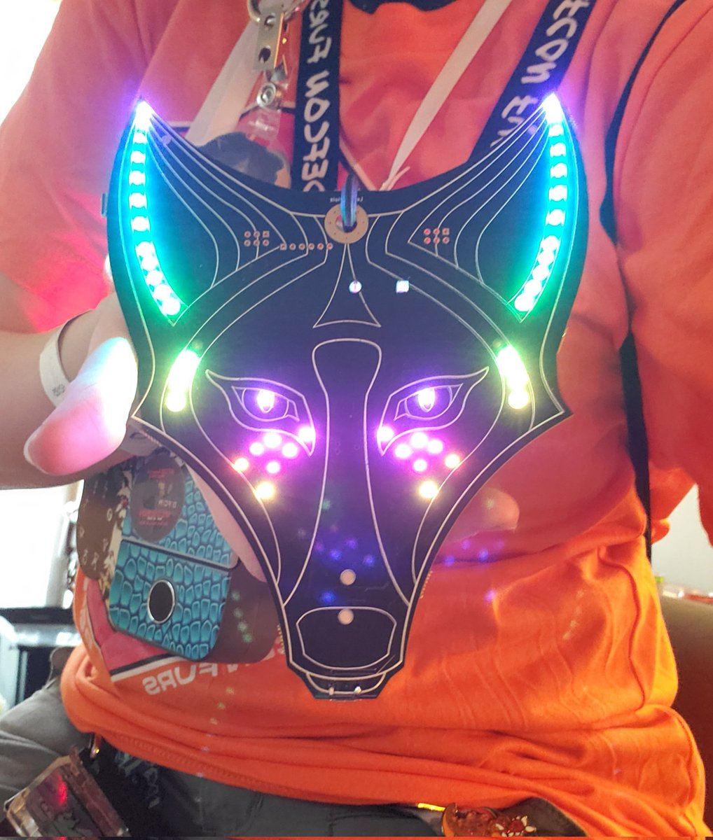 Woooooow these @DCFurs badges
#DEFCON31 #badgelife