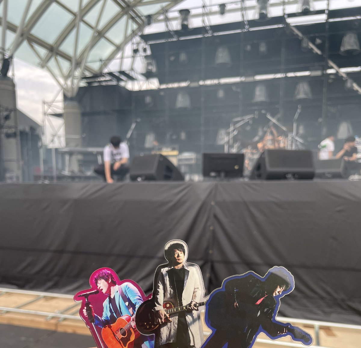 jackie_aska's tweet photo. おそらく配信では映らなかったLucky Fesのリハーサル風景🥁🎸🎤

ん⁉️もしかして��ラブってる🤔
…って思いながらも、

ASKAさんの出番をドキドキしながら待ってた💓

ステージチェンジの場面を見れるのもフェス現場の醍醐味の一つ😊

#ASKA 
#ASKABAND 
#ASKAバンド
#LuckyFes 
#ASKA_life https://t.co/CcOGPEBRUu