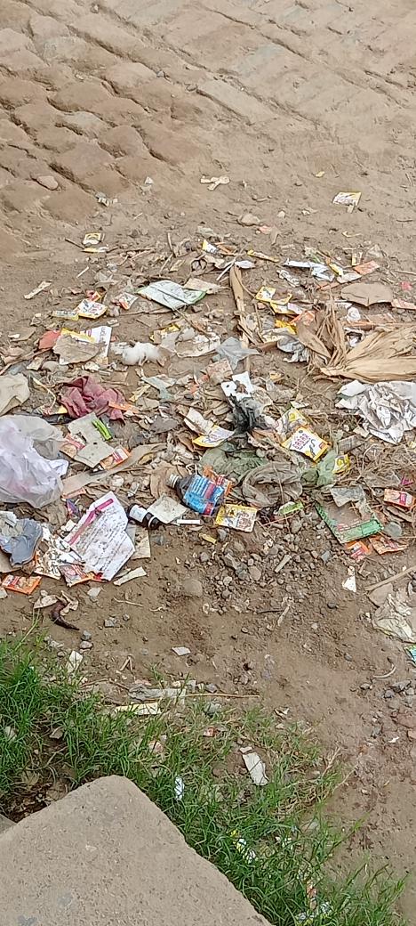 expertnews0's tweet photo. ग्राम सुरसेना ब्लॉक वजीरगंज तहसील बिसौली जनपद बदायूं में कोई भी सफाई कर्मचारी नियुक्त नहीं है और कोई सफाई कर्मचारी काम करने नहीं आता है जिससे कूड़े के ढेर लगे हुए हैं और बीमारी फैल रही है @myogiadityanath @dm_budaun @UPGovt @uppanchayatiraj @girirajsinghbjp https://t.co/cd8dapcUPV