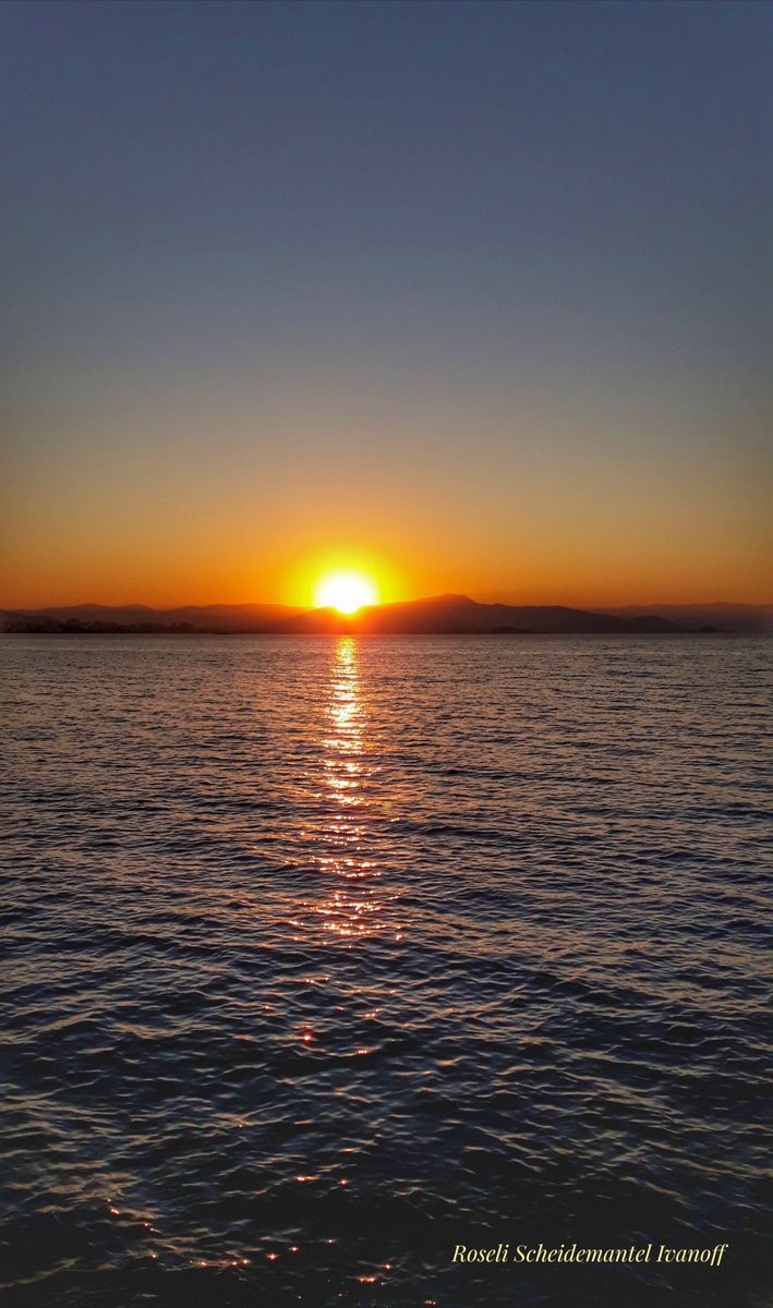 Sunset! 💛☀️🙌
<a href="/StormHour/">#StormHour</a> #ThePhotoHour 
#photography #Nature 
#NaturePhotography 
#sunset #sunshine