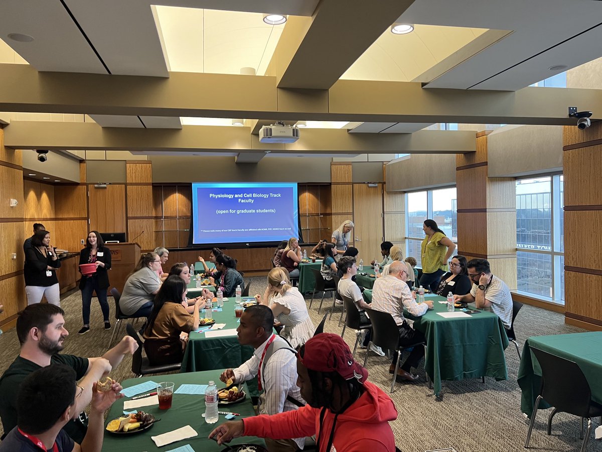 uams_physiology's tweet photo. UAMS Physiology welcomes new graduate students! ⁦@TeresitaBellido⁩ https://t.co/OuAd7JLqw8