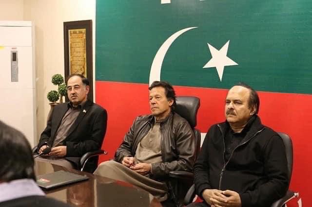 FareehaIftikhar's tweet photo. #ہم_نہ_باز_آئینگے_محبت_سے 

@PTIofficial 
#ReleaseImranKhan 
#ReleaseIftikharDurrani https://t.co/I51gxc9wqE